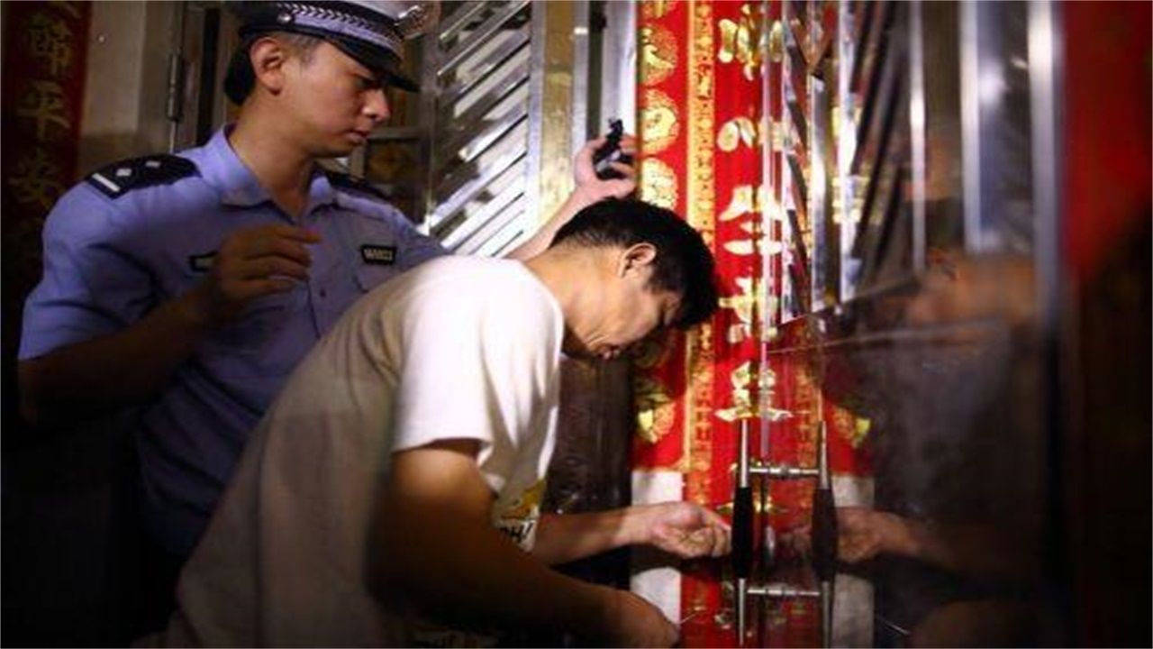 南川请开锁师傅开了锁后，师傅